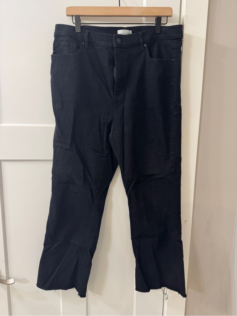 LOFT The Kick Crop Black Jeans Size 32/14 Raw Hem